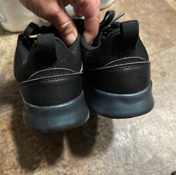 Adidas - Picture 3 of 5